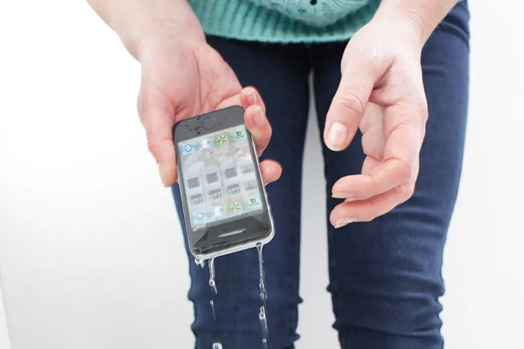 How do you fix an iPhone that has gotten wet