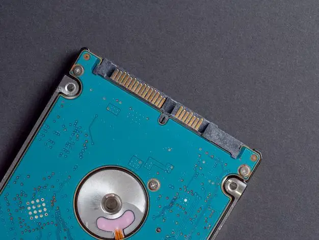 What hard drives do laptops use