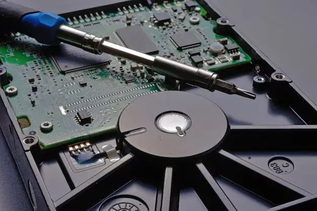 What kind of screwdriver is used to dismantle WD hard drive
