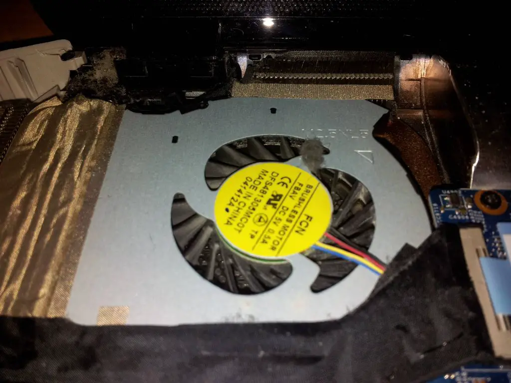 How do I fix my laptop fan from buzzing