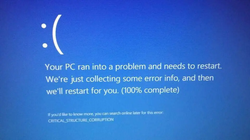 How do I fix critical structure corruption in Windows 10