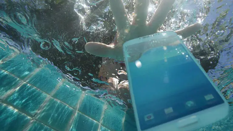 What to do if you drop your iPhone in water but it still works