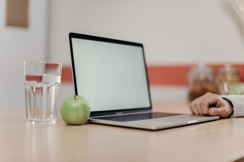 How long should you dry a wet laptop