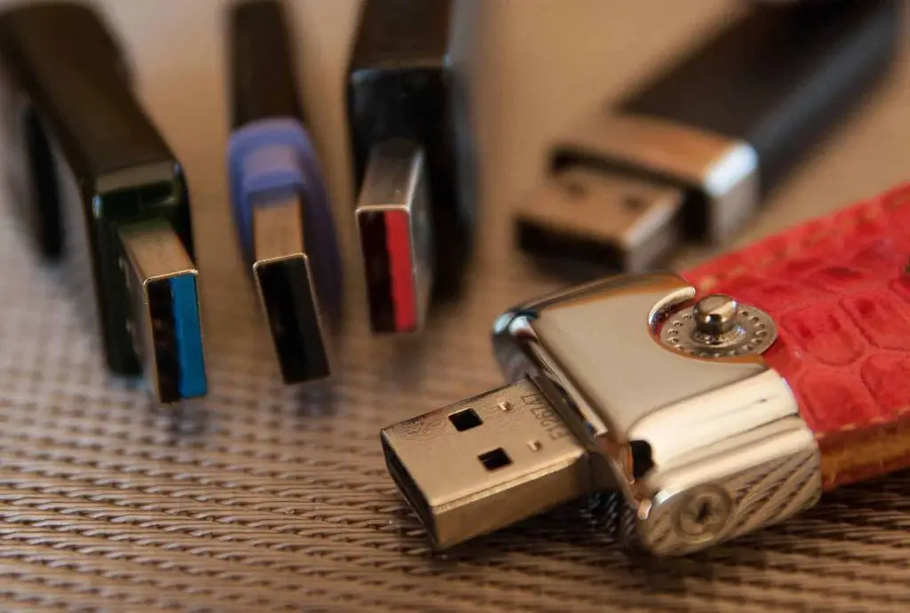 How to fix a USB flash drive that is corrupted and unreadable