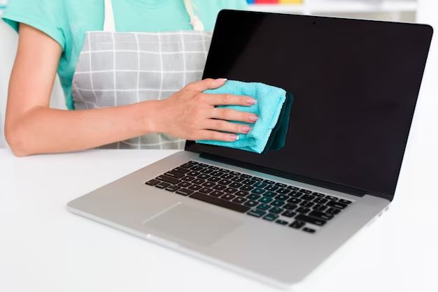 What is the best way to clean a Macbook screen