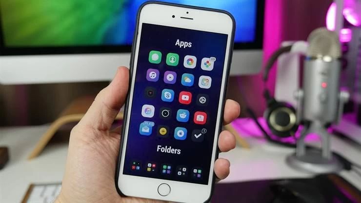 What happens if you bring a jailbroken iPhone to Apple