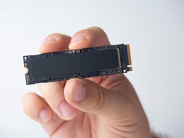 How do SSD hold data