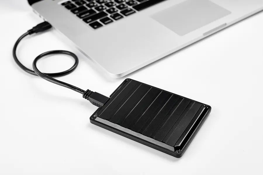 What is an external hard disk and what are the advantages of its use